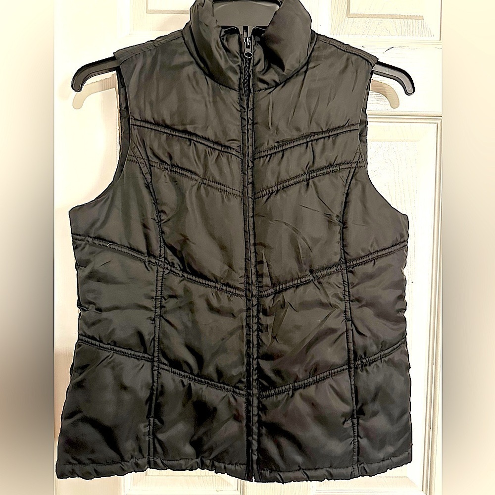 Merona Black Quilted Puffer Vest Women’s Medium Zip Front Pockets